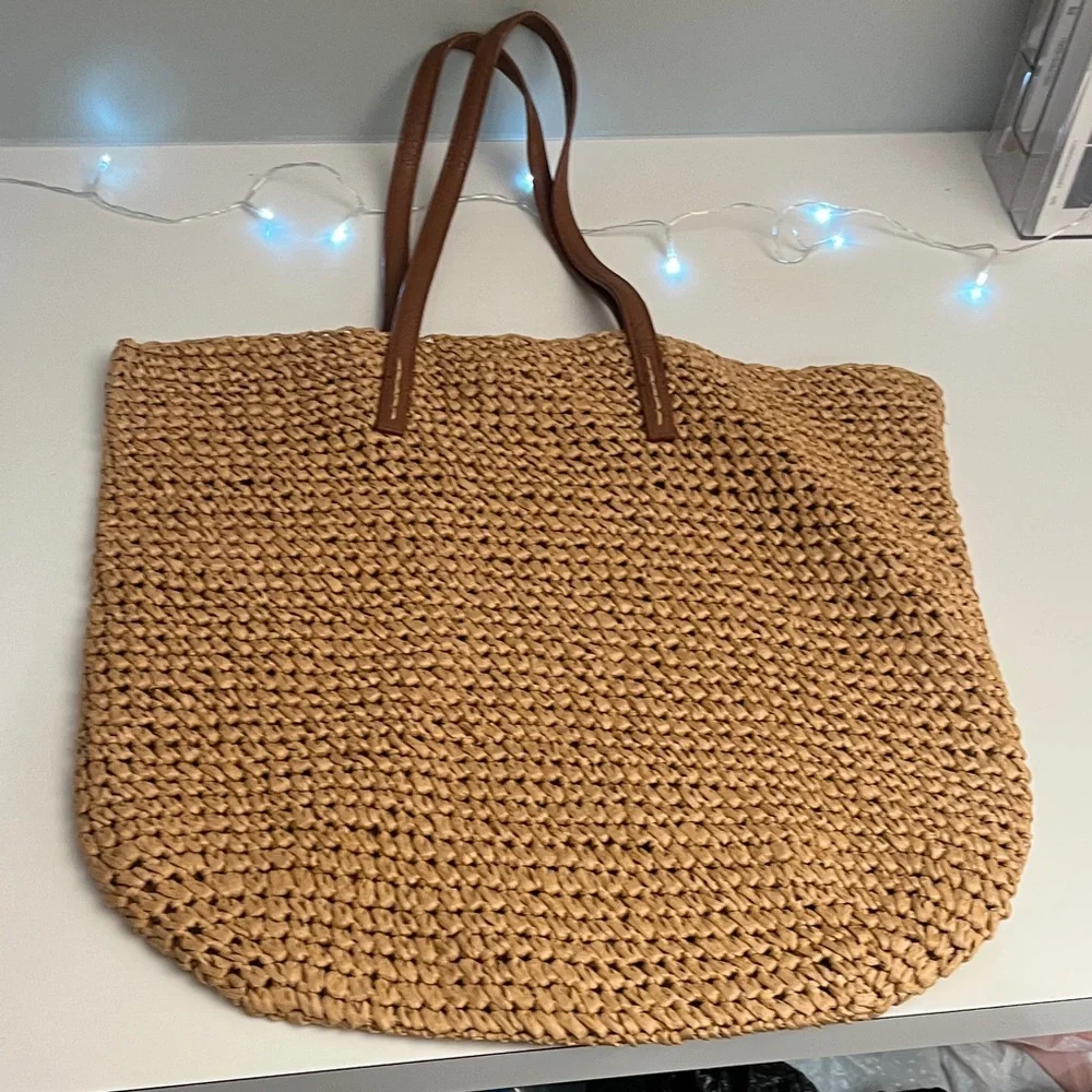 Elegant Tan Woven Tote Bag - Picture 1 of 7